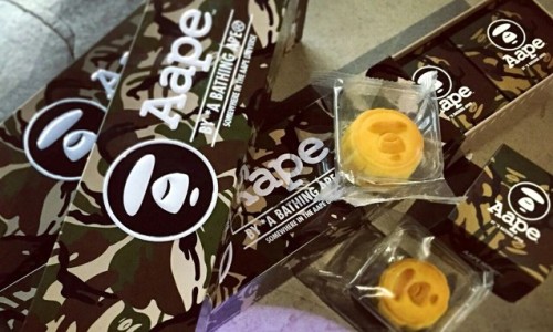 AAPE by A BATHING APE® 2015 中秋特制月饼